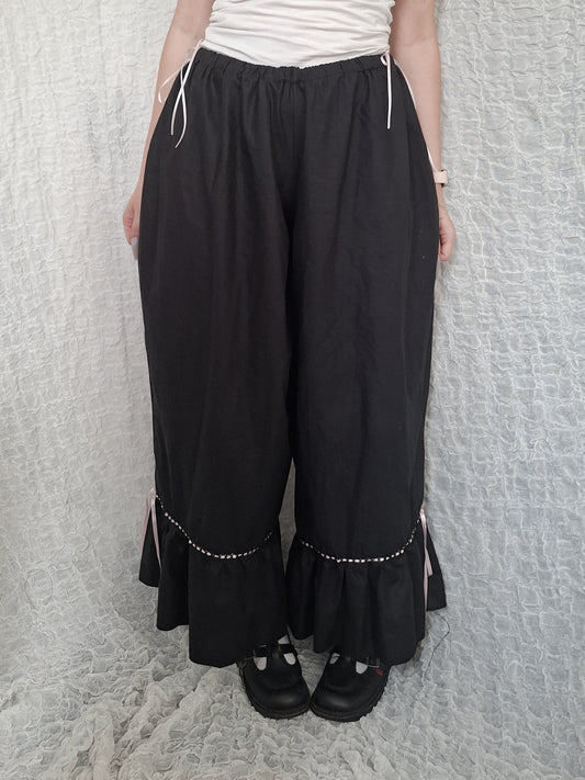 Szerokie spodnie z falbanami black/pink