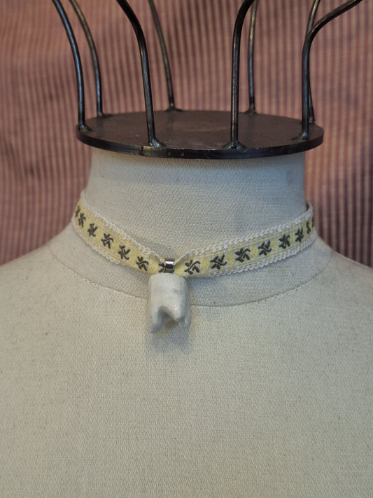 Naszyjnik choker TOOTH
