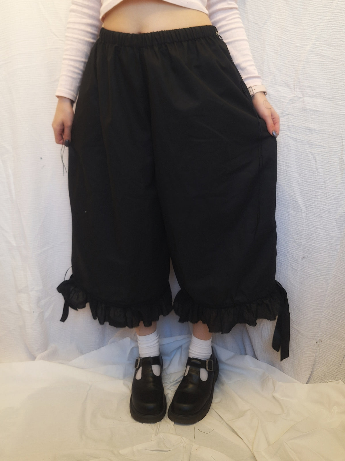 Spodnie szerokie z falbanką ALL BLACK