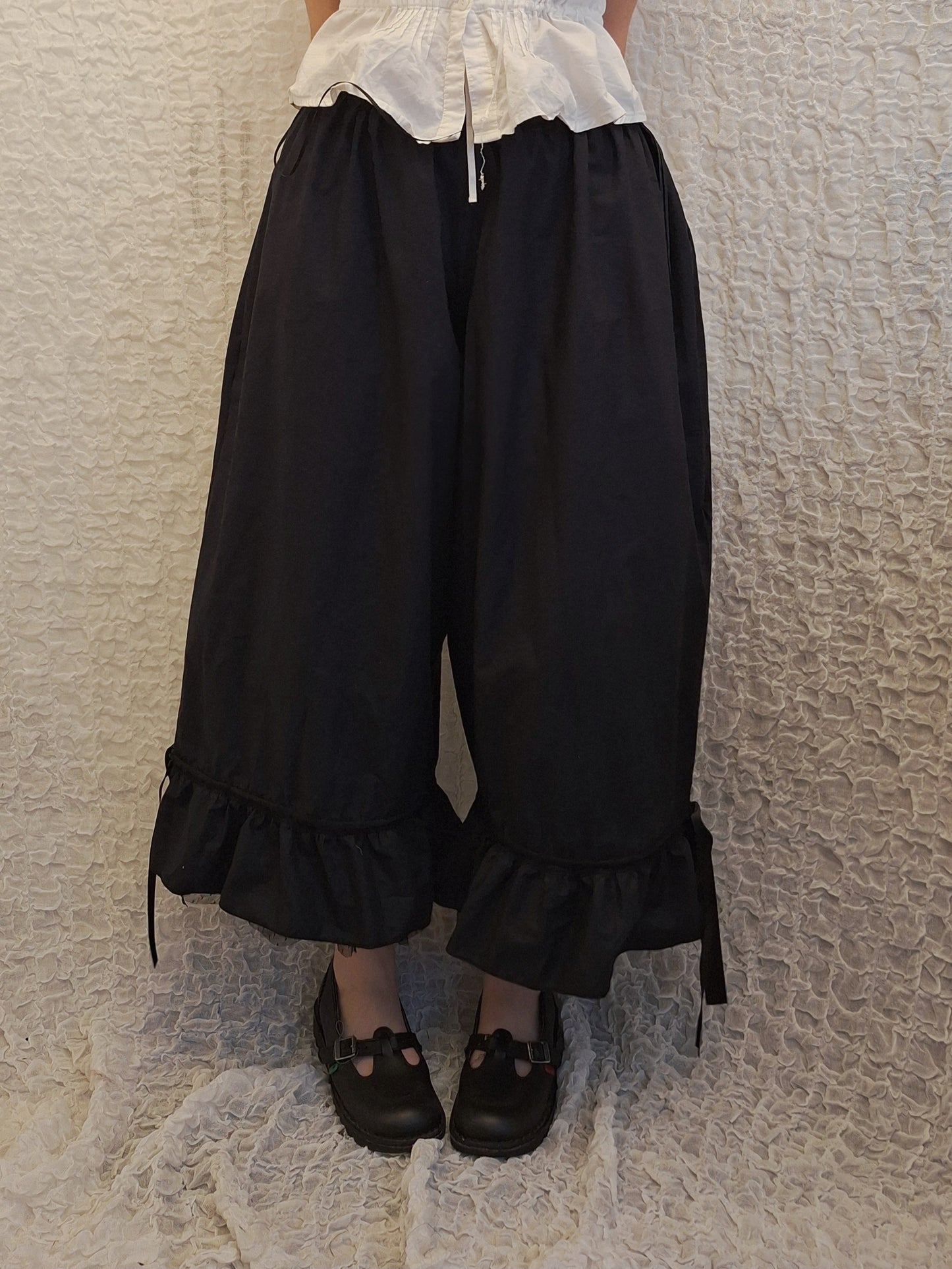 Szerokie spodnie z falbanami ALL BLACK
