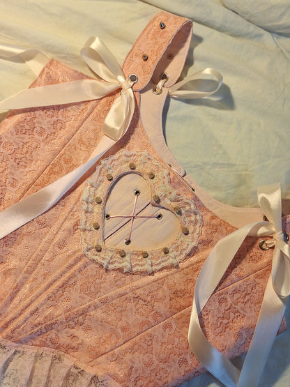 Gorset koronkowy z wycięciem