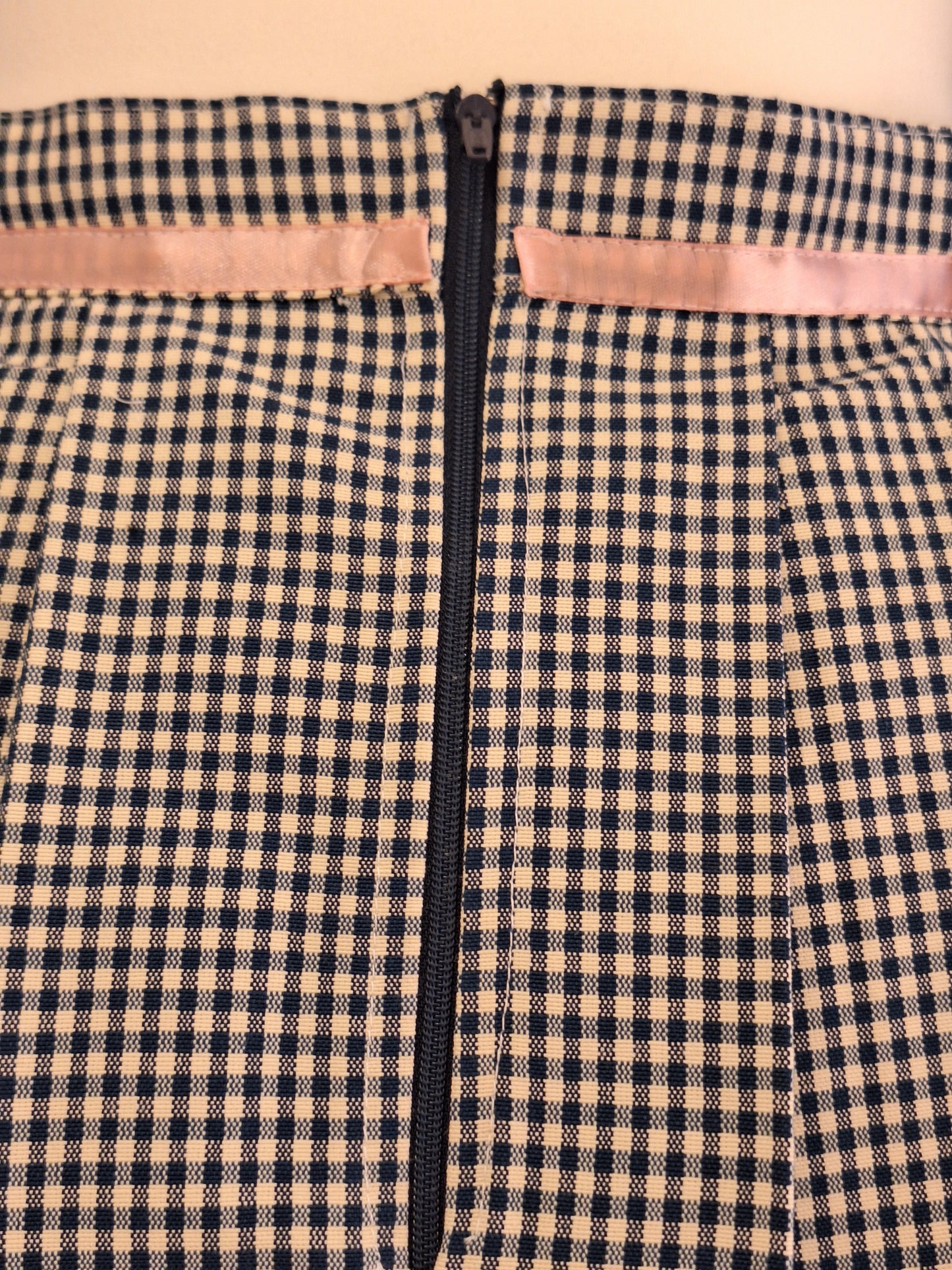 Spódniczka w kratkę z naszywkami