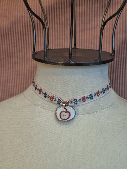 Naszyjnik choker APPLE