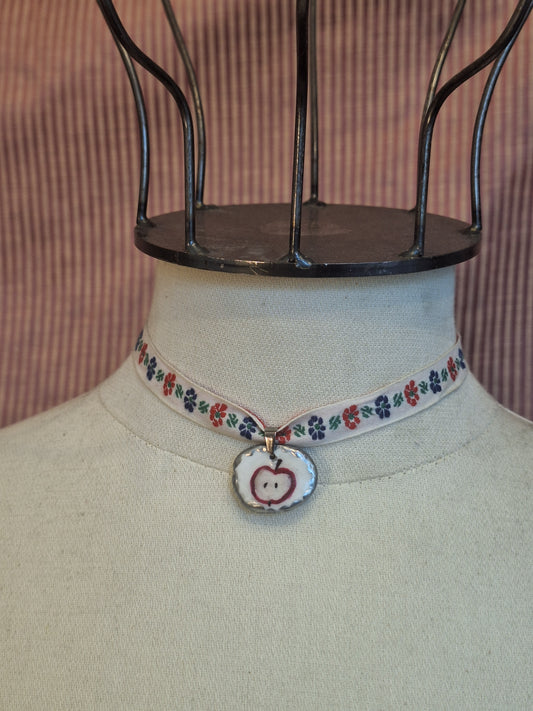 Naszyjnik choker APPLE