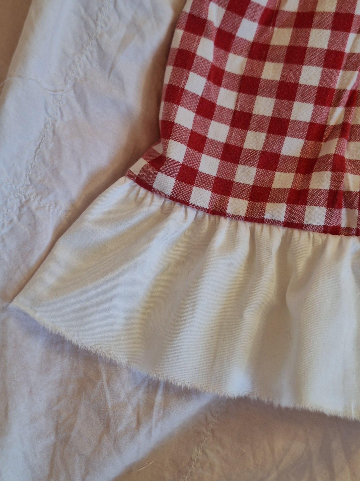 Czerwona spódniczka w kratkę