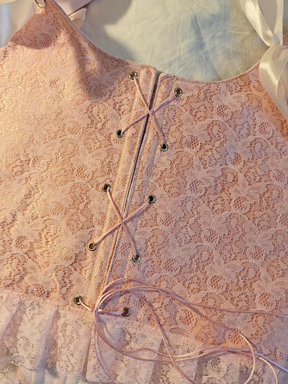 Gorset koronkowy z wycięciem