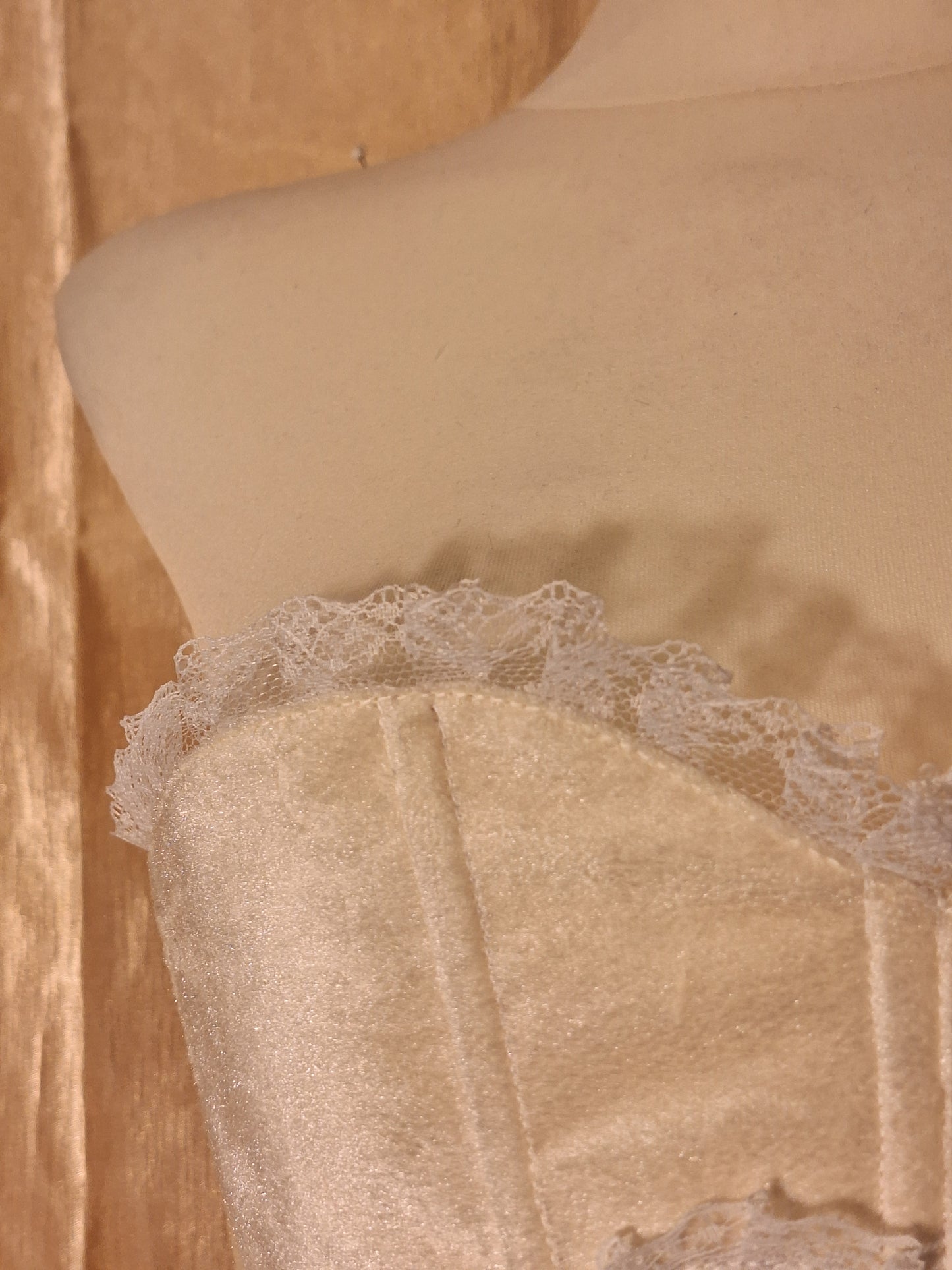 Gorset z wycięciem biały