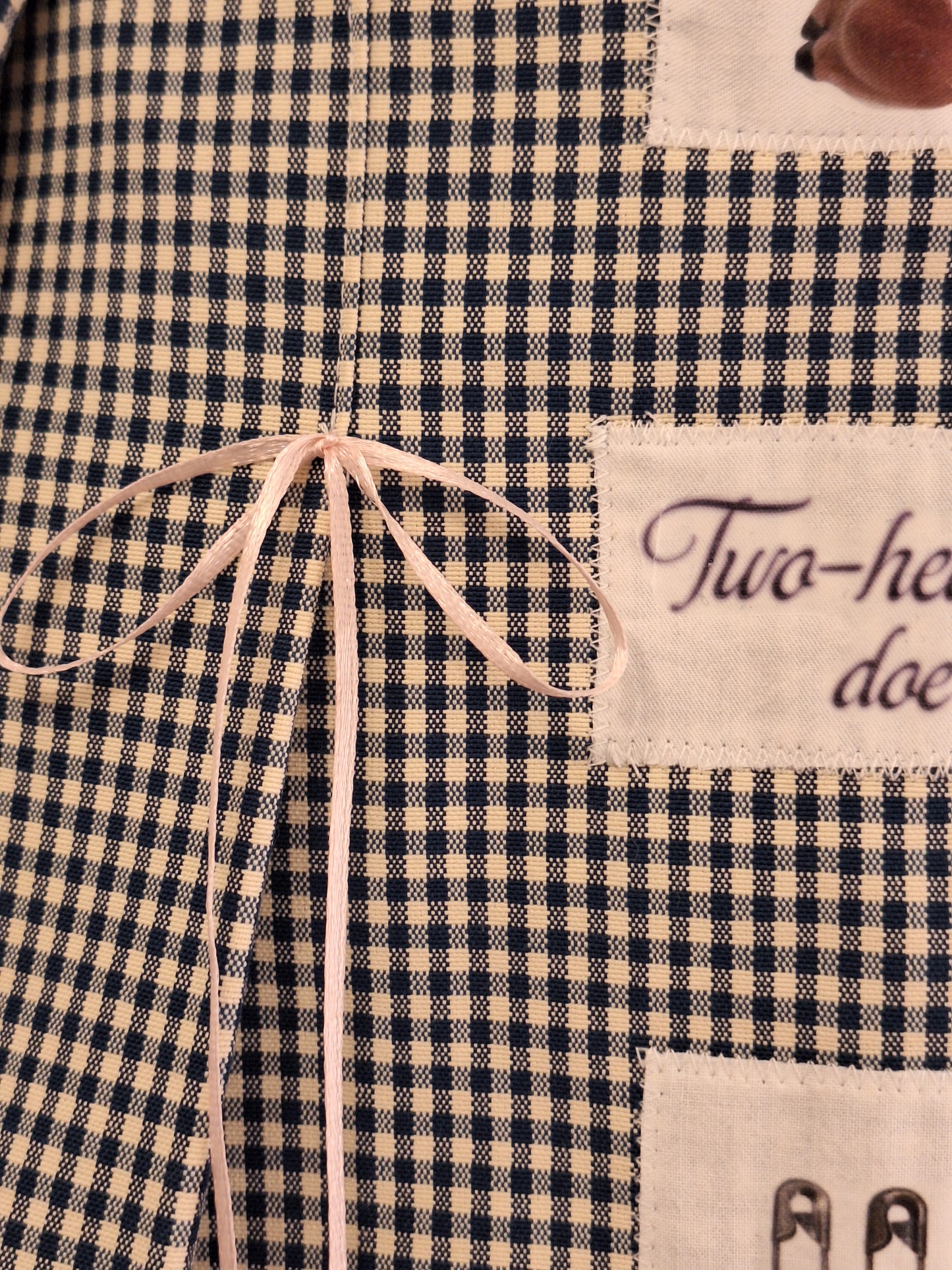 Spódniczka w kratkę z naszywkami