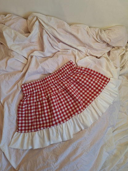 Czerwona spódniczka w kratkę