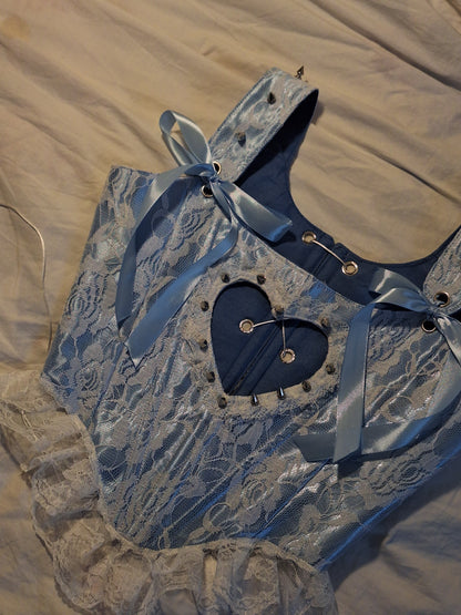 Gorset koronkowy z wycięciem