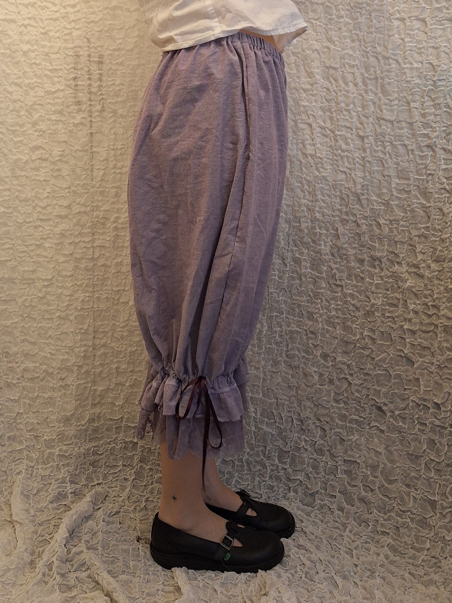 Szerokie spodnie z falbanami LAVENDER