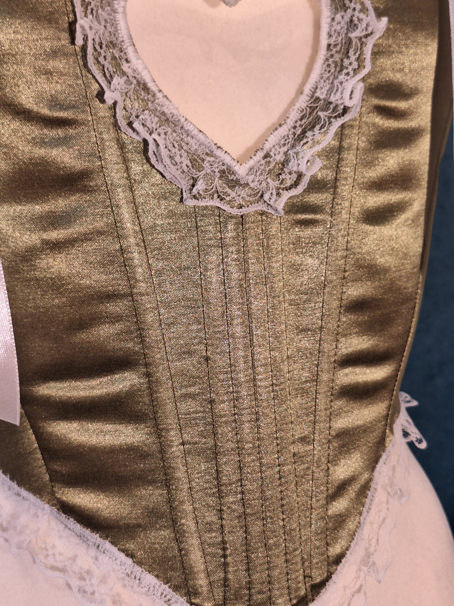 Gorset z wycięciem zielony