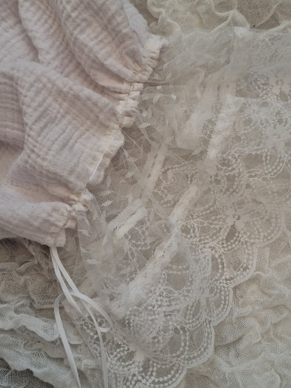 Szerokie spodnie z koronką petal white