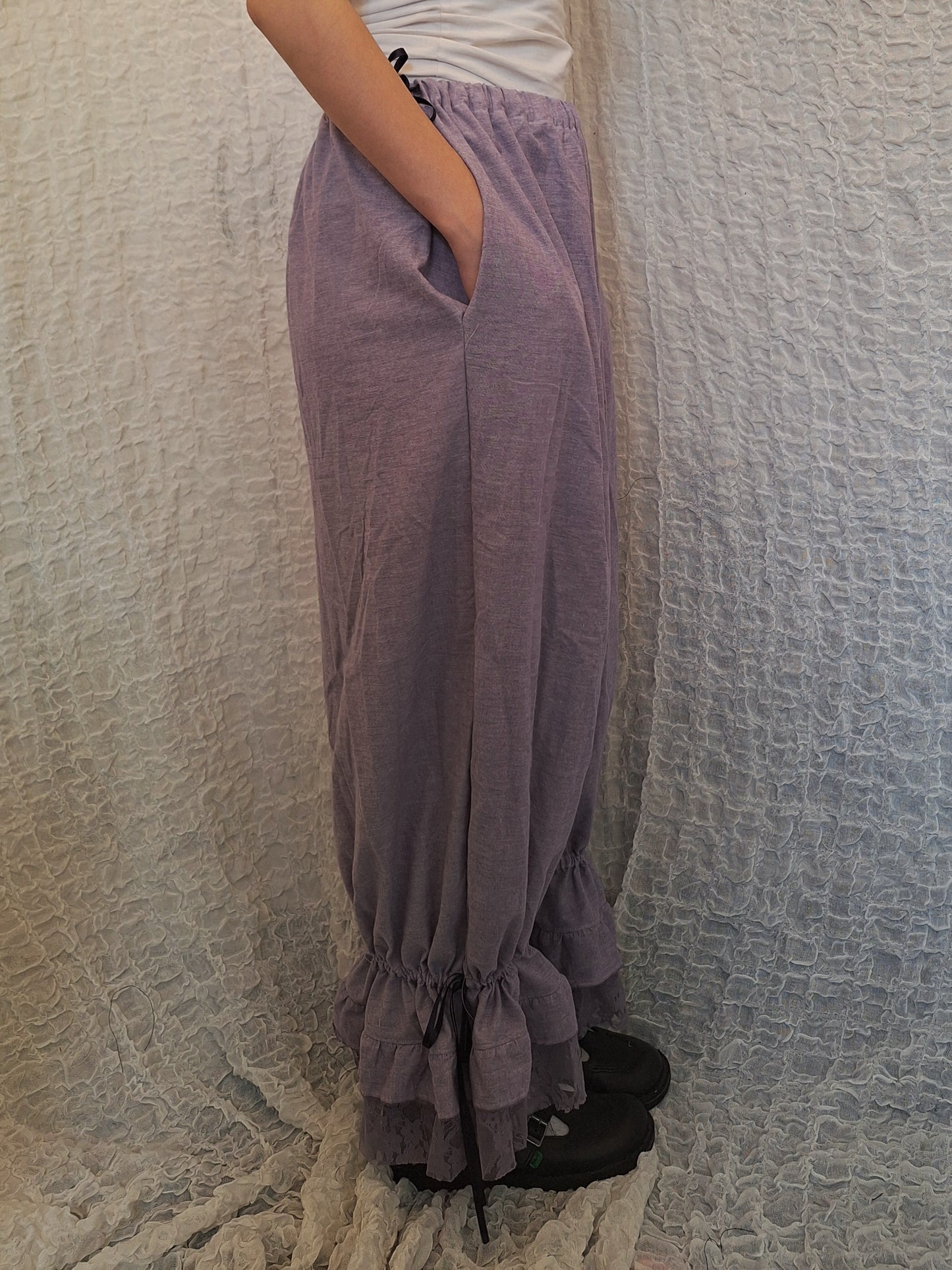 Szerokie spodnie z falbanami lavender