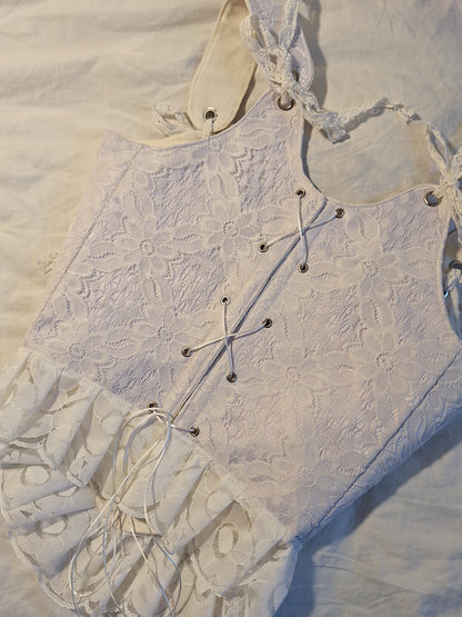 Gorset koronkowy z wycięciem