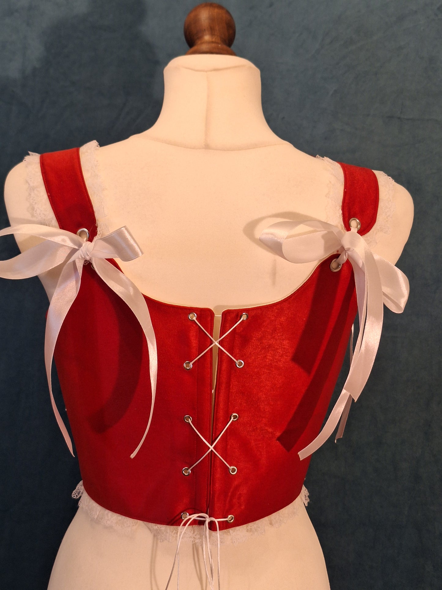 Czerwony satynowy gorset
