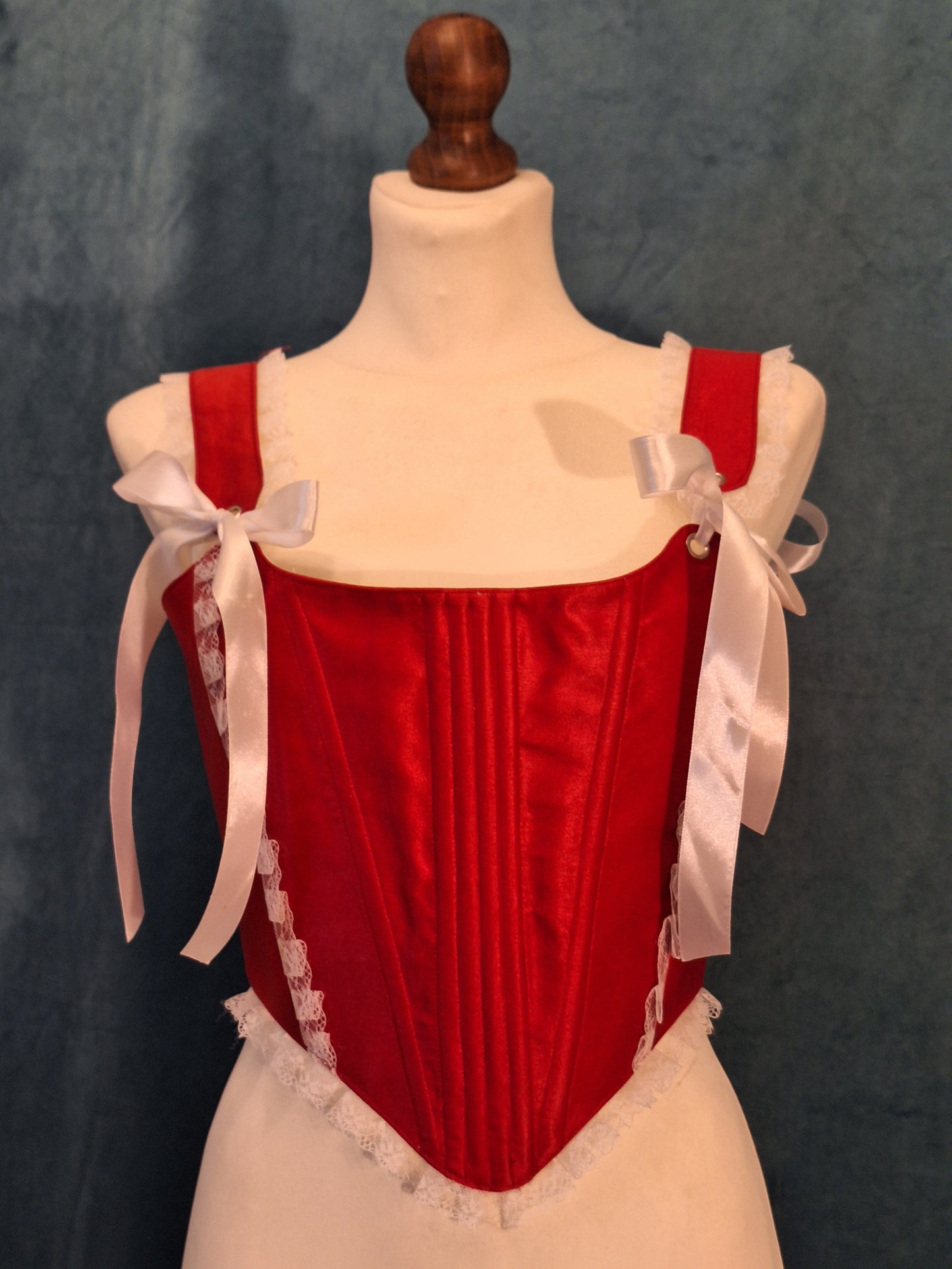 Czerwony satynowy gorset
