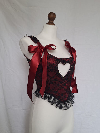 Gorset koronkowy z wycięciem