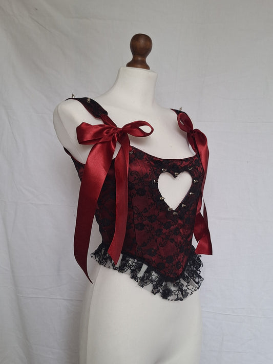 Gorset koronkowy z wycięciem