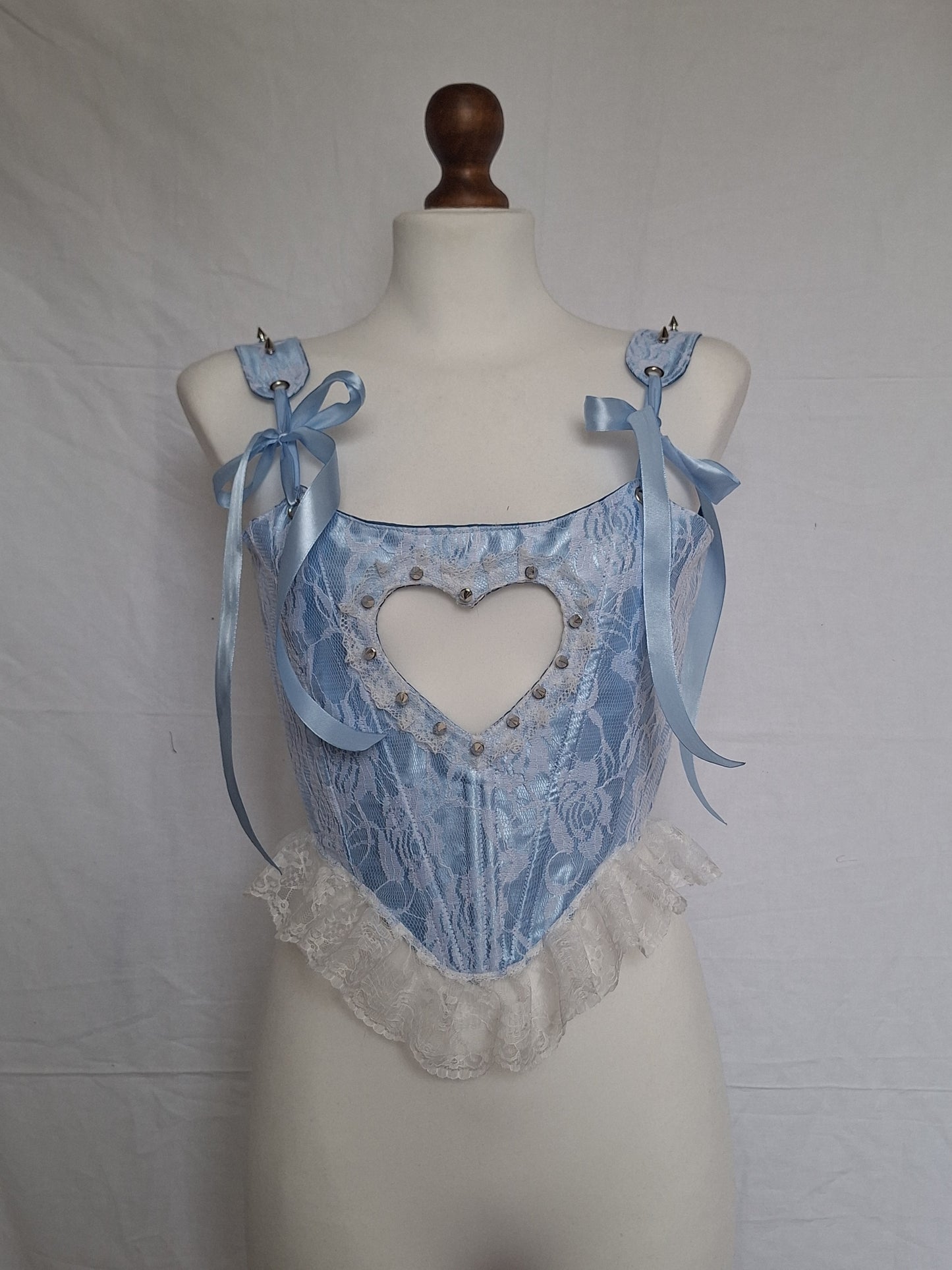 Gorset koronkowy z wycięciem