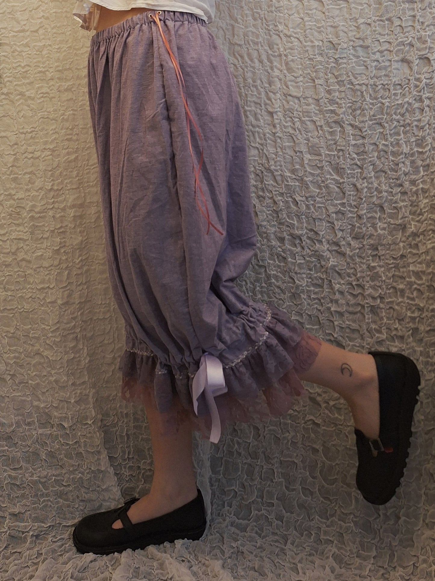 Szerokie spodnie z falbanami LAVENDER