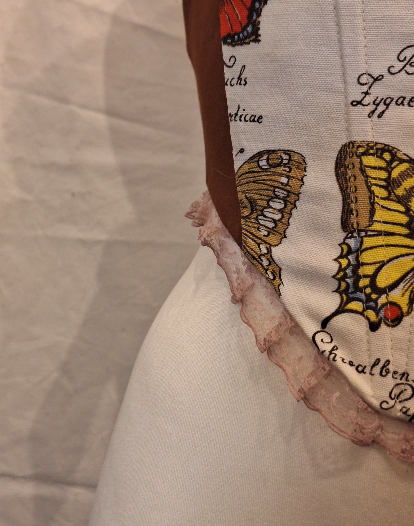 Gorset z motywem motyli