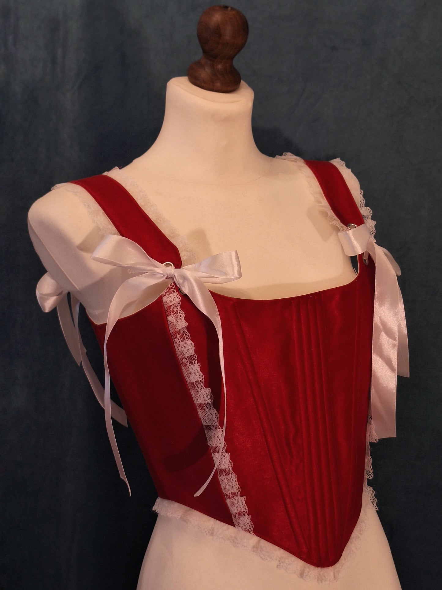 Czerwony satynowy gorset