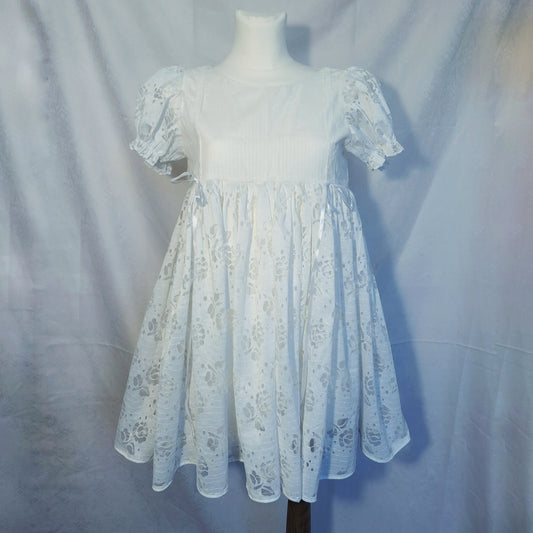 Sukienka koronkowa babydoll