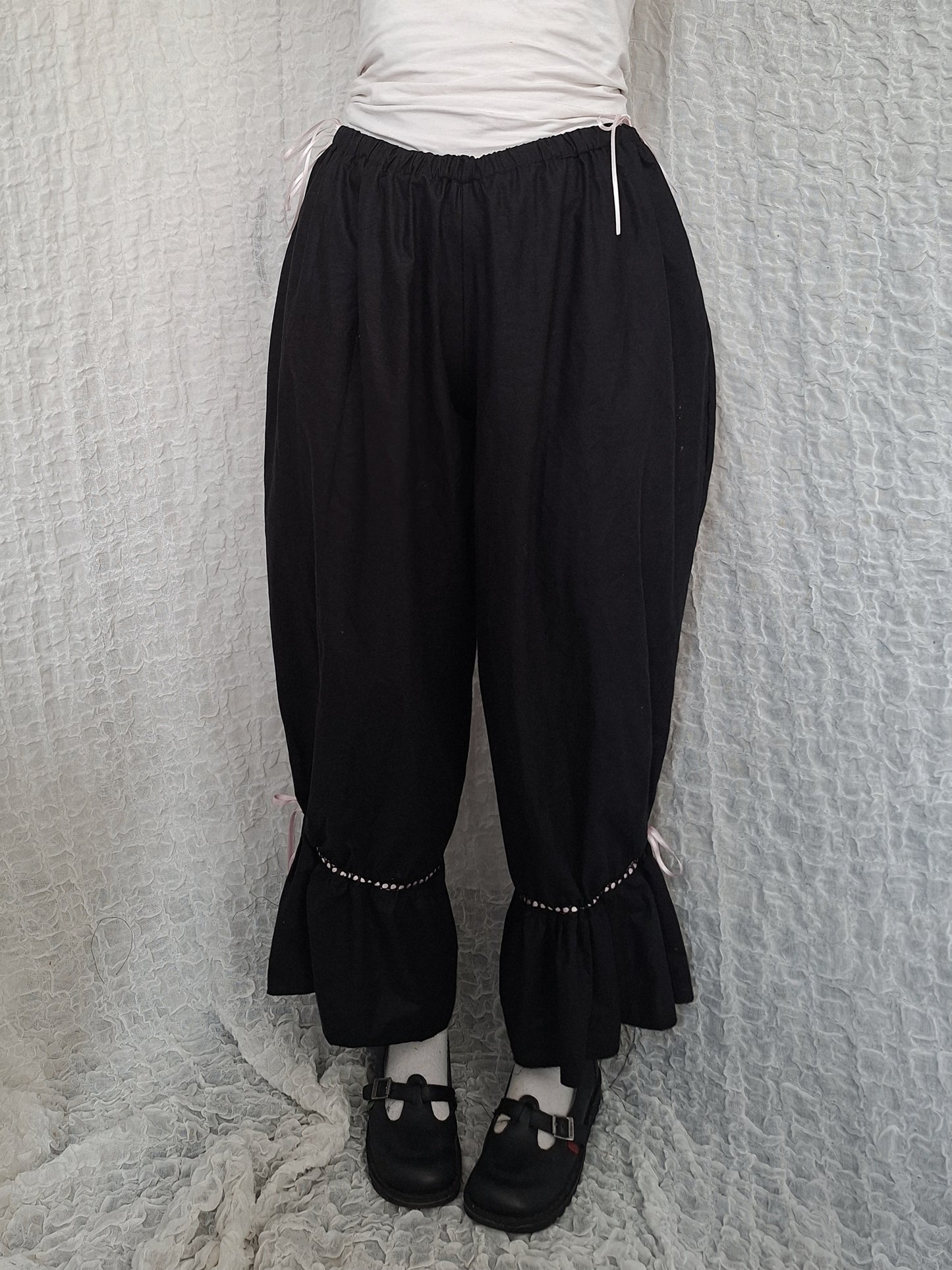 Szerokie spodnie z falbanami black/pink