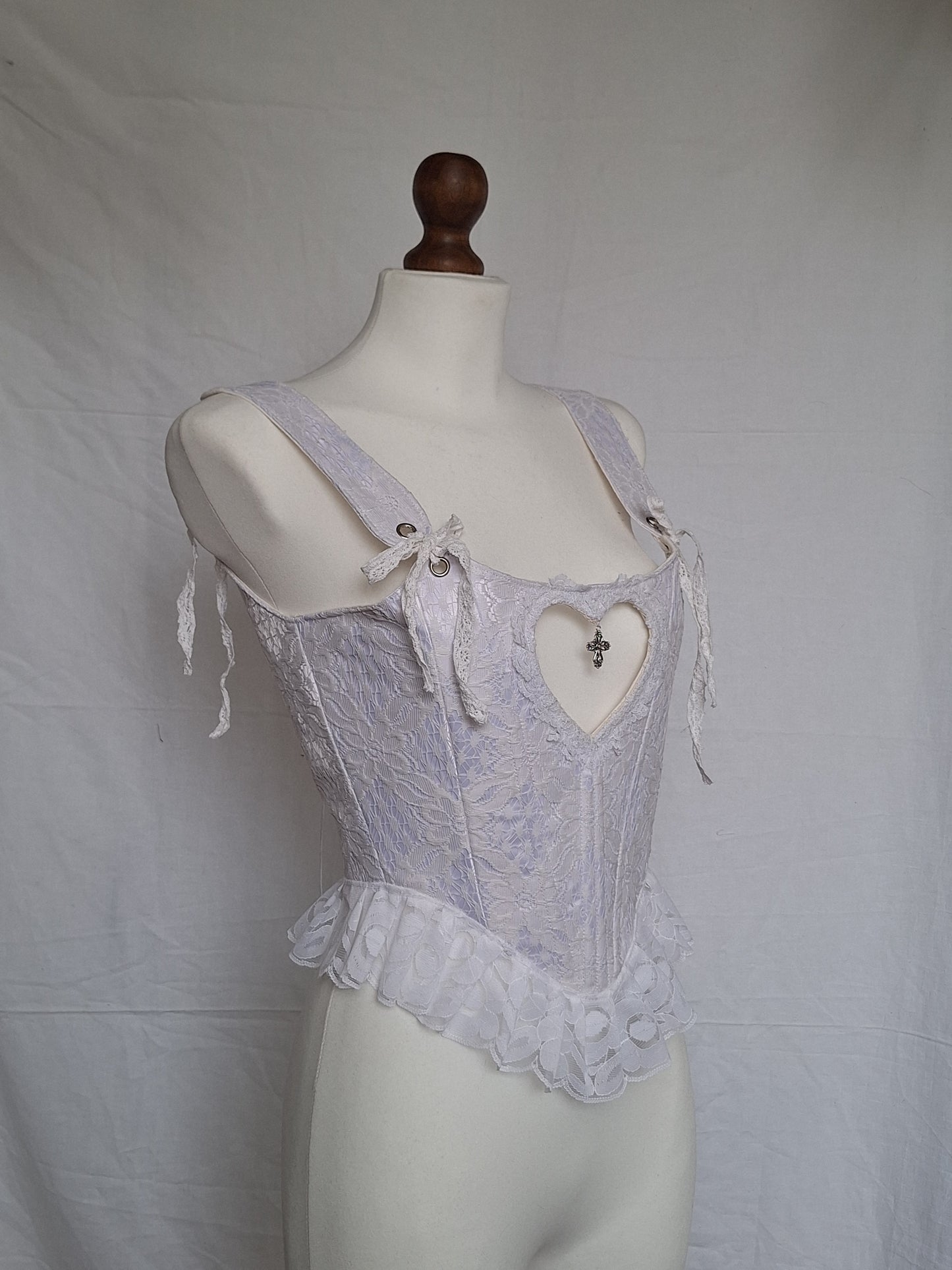 Gorset koronkowy z wycięciem