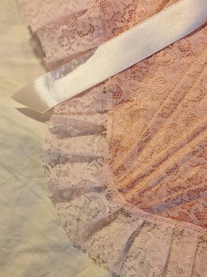 Gorset koronkowy z wycięciem