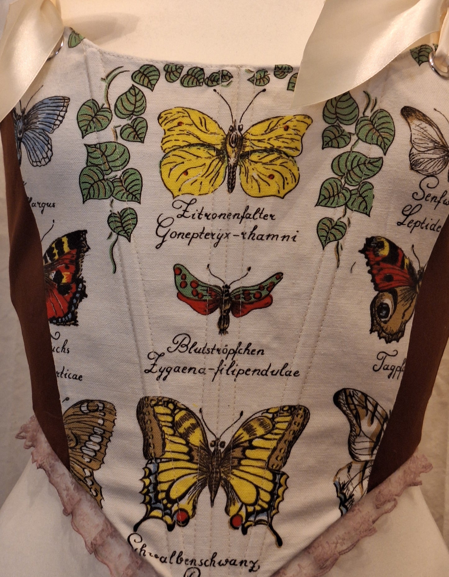 Gorset z motywem motyli