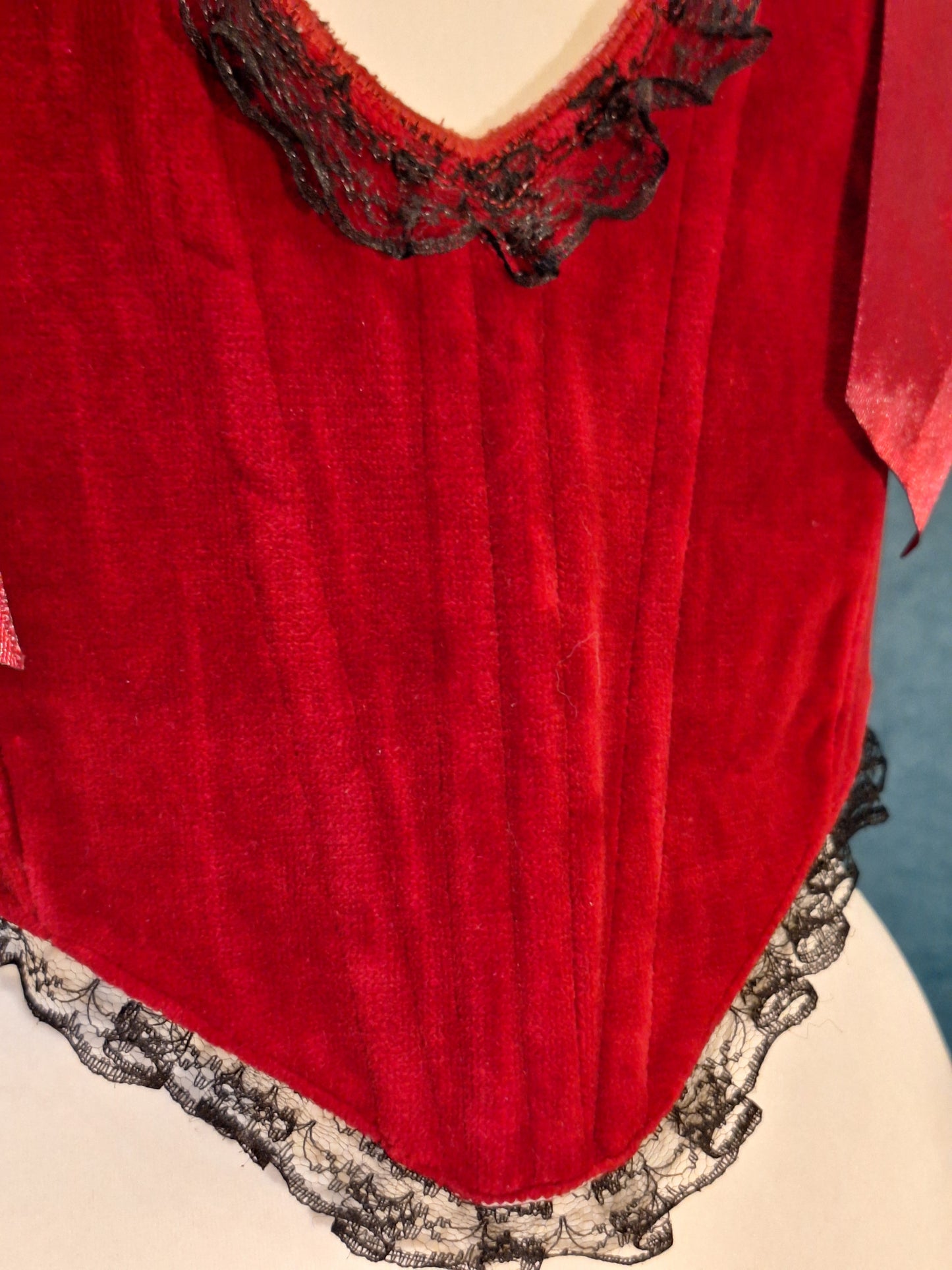 Gorset bordowy welurowy z wycięciem