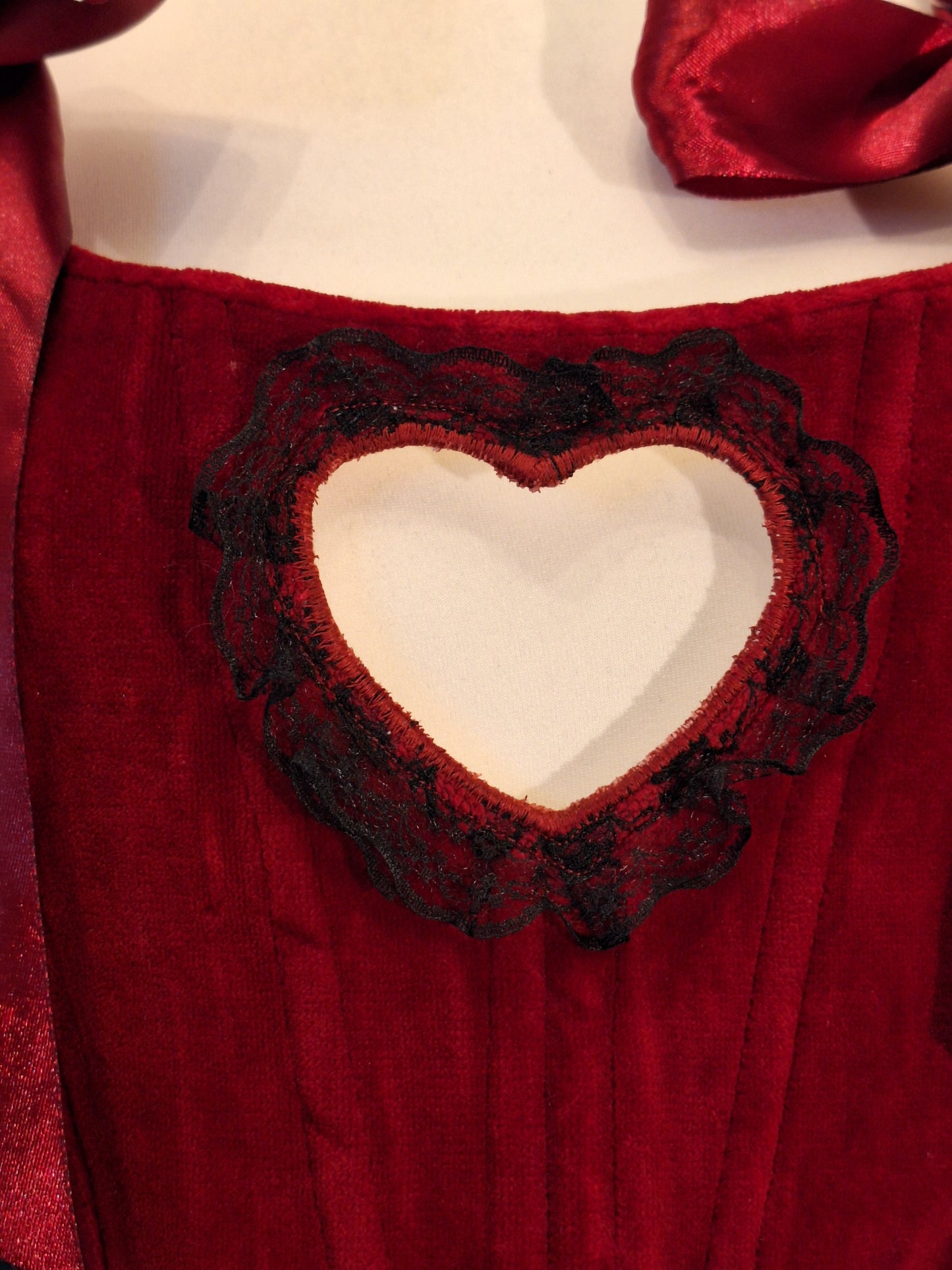 Gorset bordowy welurowy z wycięciem