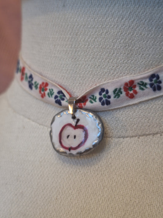 Naszyjnik choker APPLE