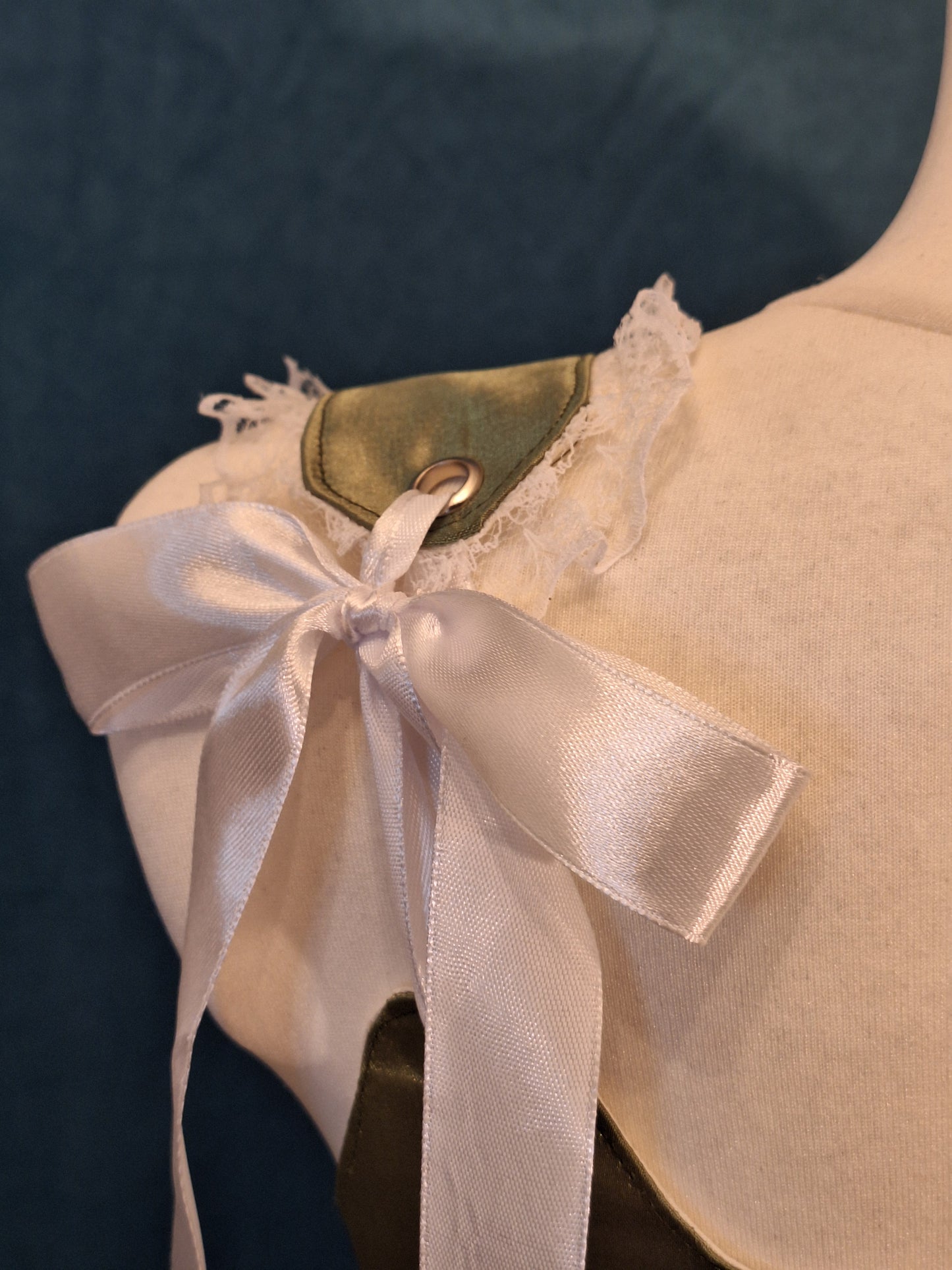 Gorset z wycięciem zielony