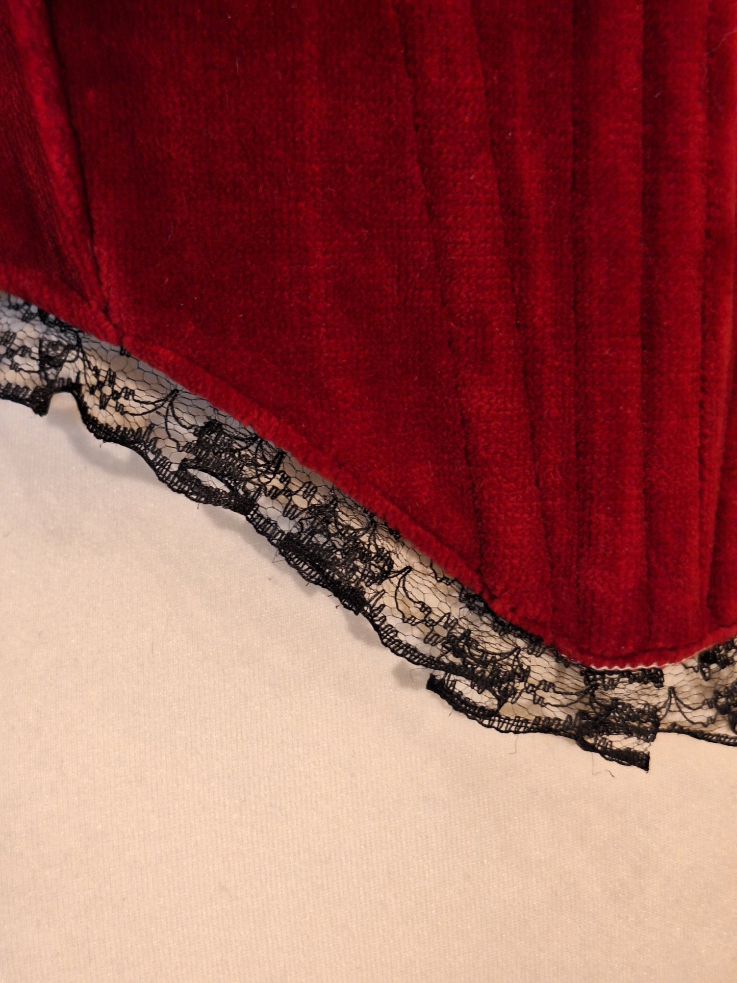 Gorset bordowy welurowy z wycięciem