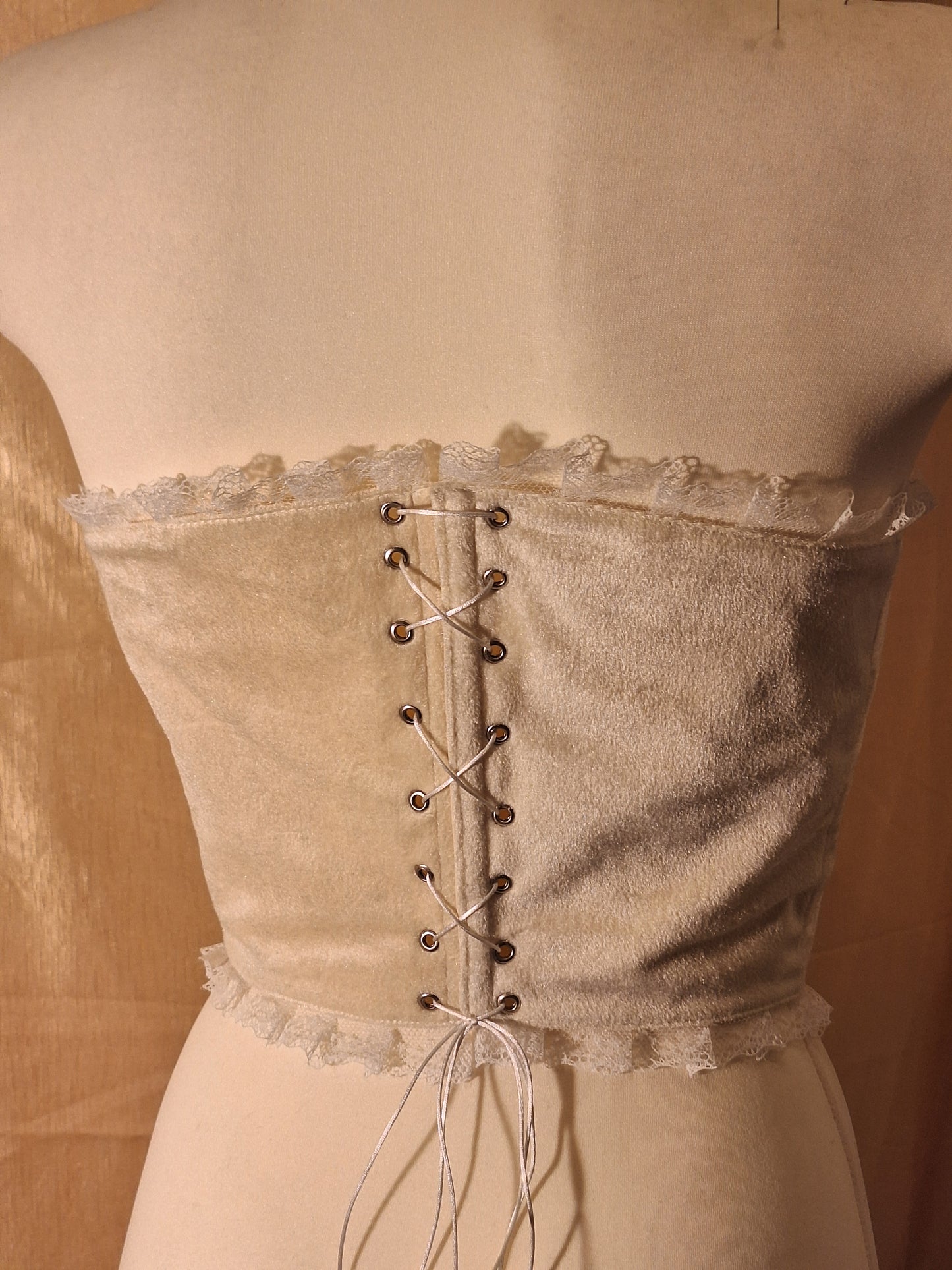 Gorset z wycięciem biały